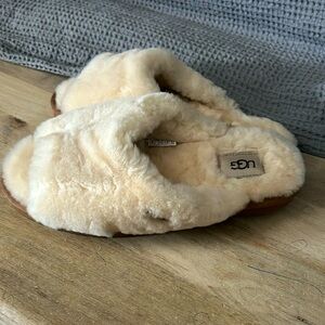 Ugg slip on slippers